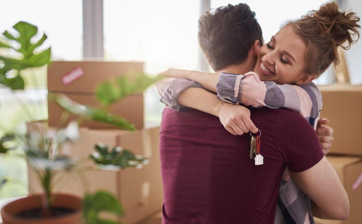 Couple, move, key, apartment, owner, home ownership, house, rent, house rental, buy, house key, hold, show, home key, heterosexual couple, embrace, customer, new, relocation, move in, investment, housing project, change, sale, sell