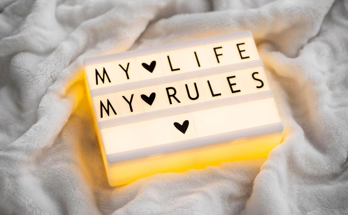 My life my rules message on lightbox