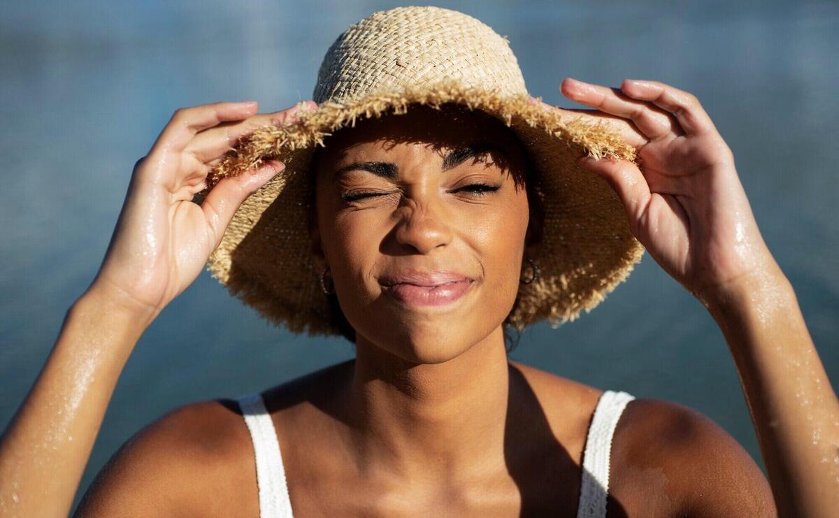 Front view smiley woman wearing hat