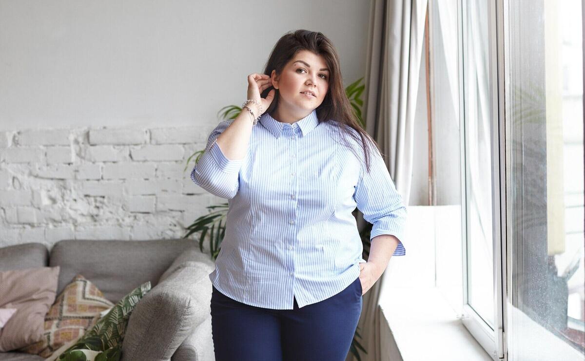 An expressive woman is posing in the house