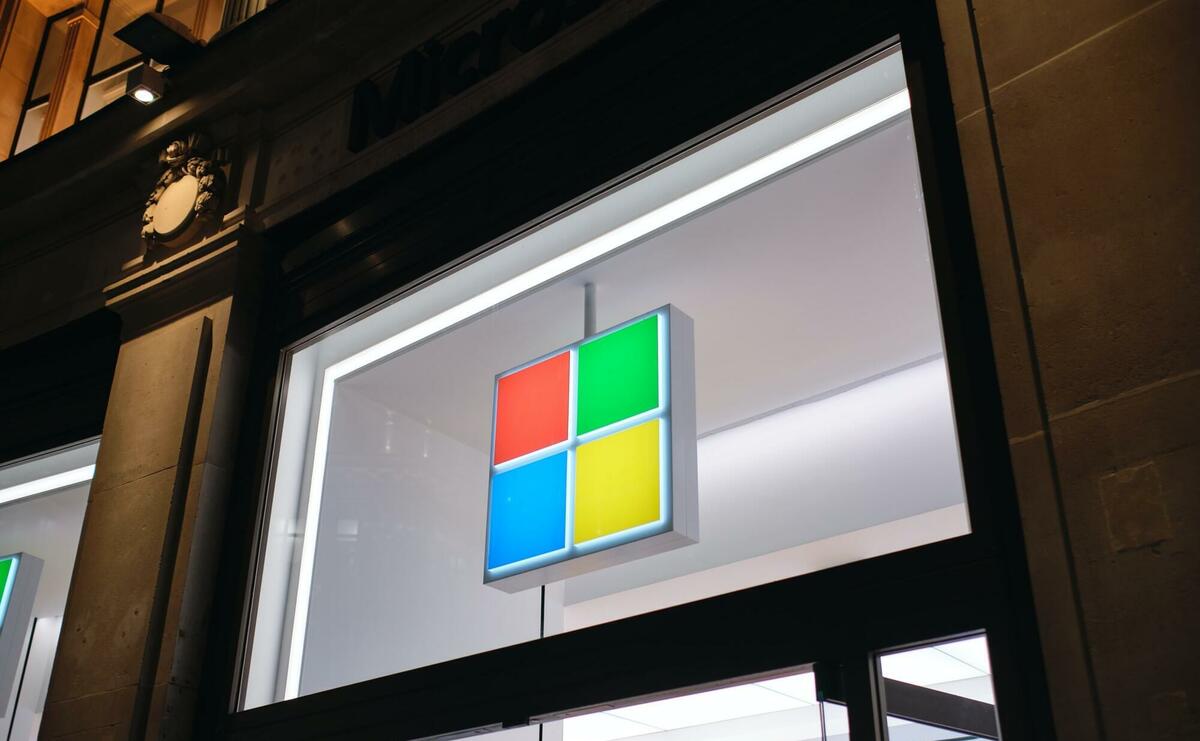 Microsoft store sign, 4 squares next to each other.